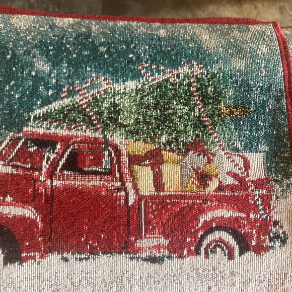 Brand NWT Set of 4- Beautiful Holiday Red Farm Truck Tapestry Placemats 13x18 - Picture 9 of 15